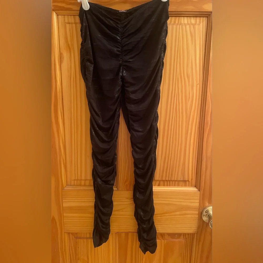 Black Ruched Leggings! Sexy, slimming, chic and sooo comfortable!! Sz small - Picture 7 of 7